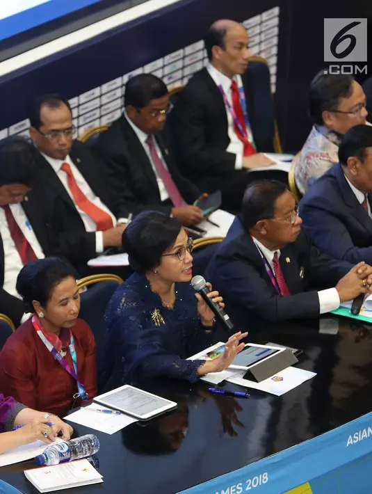 Menteri Keuangan Sri Mulyani bersama sejumlah menteri memberi keterangan pers RAPBN 2019 di Media Center Asian Games, JCC Jakarta, Kamis (16/8). Pemerintah akan menjaga laju inflasi tahun depan di level 3,5%. (Liputan6.com/Fery Pradolo)
