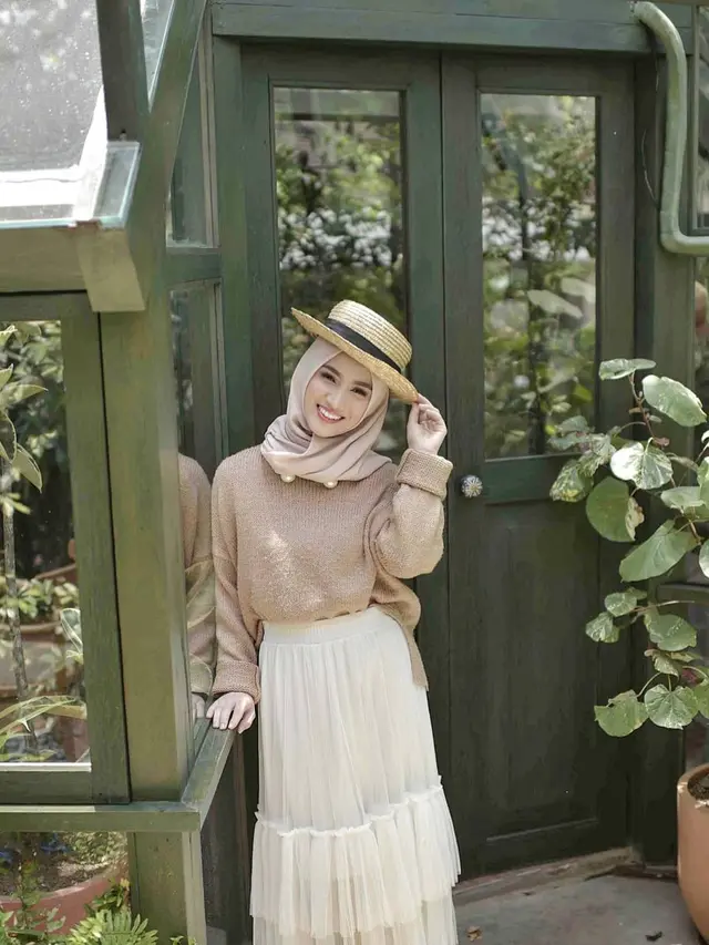8 Ide OOTD Hijab Rok Tutu dari Tasyi Athasyia hingga Citra Kirana