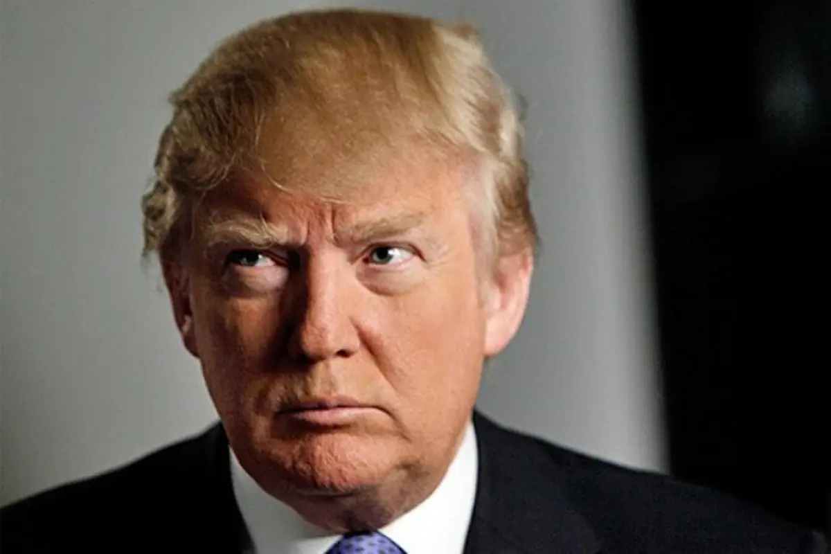 Keajaiban 'Make Up' Bikin Cewek Ini Mirip Donald Trump