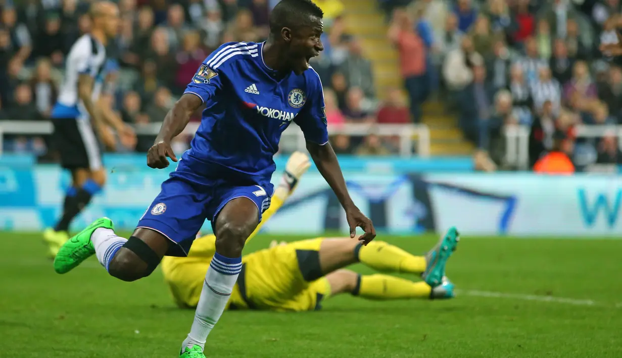 4. Ramires - Pemain yang berperan besar membawa Chelsea menjuarai gelar Liga Champions. Saat ini Ramires bermain bersama Jiangsu Suning dan sudah mencetak 17 gol dalam 71 pertandingan. (AFP/Ian Macnicol)