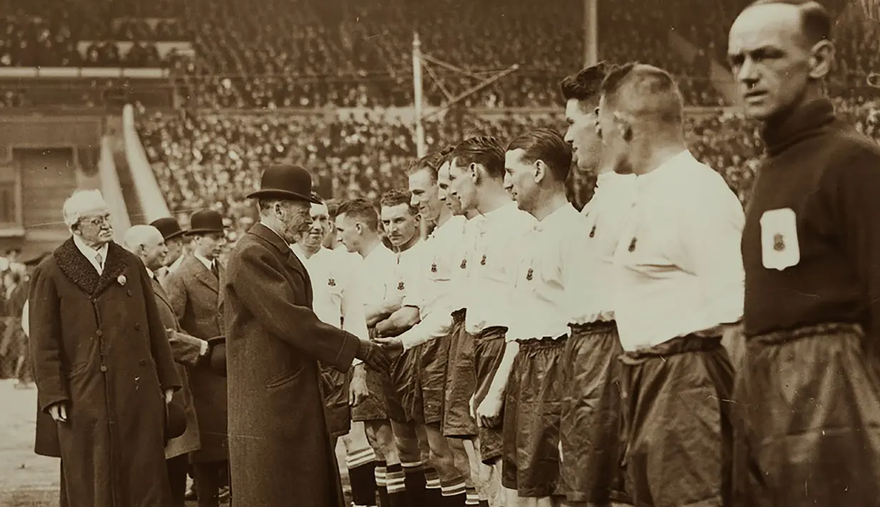 Blackburn Rovers. Blackburn Rovers berhasil mengoleksi 6 gelar Piala FA dari total 8 kali mencapai final. Gelar terakhir mereka raih pada musim 1927/1928 usai mengalahkan Huddersfield Town 3-1 di partai final, 21 April 1928. (nationalfootballmuseum.com)