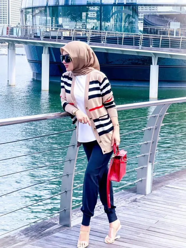 7 Ide Padu Padan Celana Jogger Wanita Berhijab dari Irish Bella hingga Olla Ramlan
