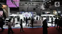 Suasana booth Esemka pada Indonesia International Motor Show (IIMS) di Jiexpo Kemayoran, Jakarta, Kamis (16/2/2023). Esemka memperkenalkan prototipe Esemka Bima EV yang terdiri dari Varian Cargo Van Dan Passenger Van. (merdeka.com/Iqbal S. Nugroho)