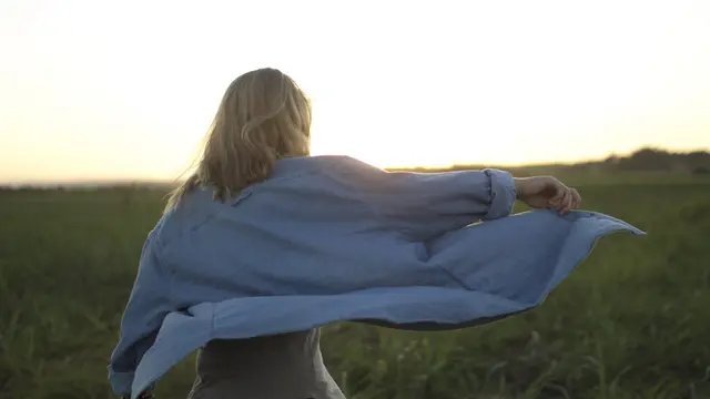 [Bintang] Tarot Hari Ini: Mengalah Bukan Berarti Kalah