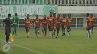 Pemain PS Bengkulu berlari merayakan golnya ke gawang Persikabo dalam laga lanjutan Liga 2 di Stadion Pakansari, kab Bogor, Minggu (23/4). Persikabo kalah 1-4 dari PS Bengkulu. (Liputan6.com/Helmi Fithriansyah)