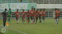 Pemain PS Bengkulu berlari merayakan golnya ke gawang Persikabo dalam laga lanjutan Liga 2 di Stadion Pakansari, kab Bogor, Minggu (23/4). Persikabo kalah 1-4 dari PS Bengkulu. (Liputan6.com/Helmi Fithriansyah)