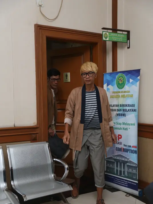 Aming yang sudah bulat dengan keputusannya menceraikan Evelyn akan melanjutkan pada sidang berikutnya. Sidang kedua rencananya dilanjutkan tiga pekan kemudian, pada 13 April. (Nurwahyunan/Bintang.com)