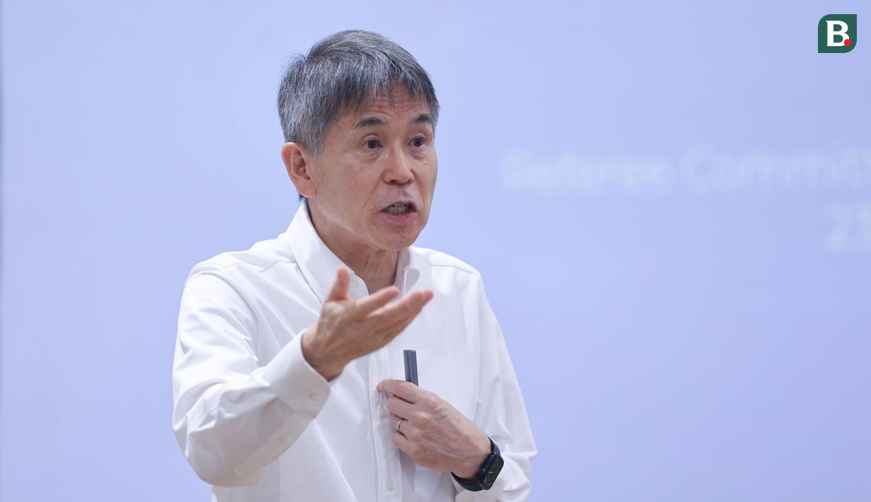 Pada kesempatan itu Yoshimi Ogawa juga menyebut pentingnya penambahan kamera untuk menunjang kinerja Video Assistant Referee (VAR) di kompetisi sepak bola profesional Indonesia, terutama di BRI Super League 2025/2026. (Bola.com/M Iqbal Ichsan)