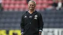 Pelatih baru Manchester United, Jose Mourinho, melarang pemainnya bermain game Pokemon Go sejak dua hari sebelum pertandingan. (AFP/Jon Super)