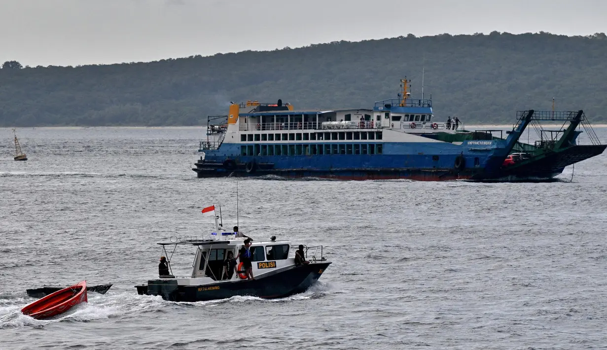 Sebelumnya, KMP Tunu Pratama Jaya mengalami kebocoran pada Kamis (3/7/2025) dini hari. (SONNY TUMBELAKA/AFP)