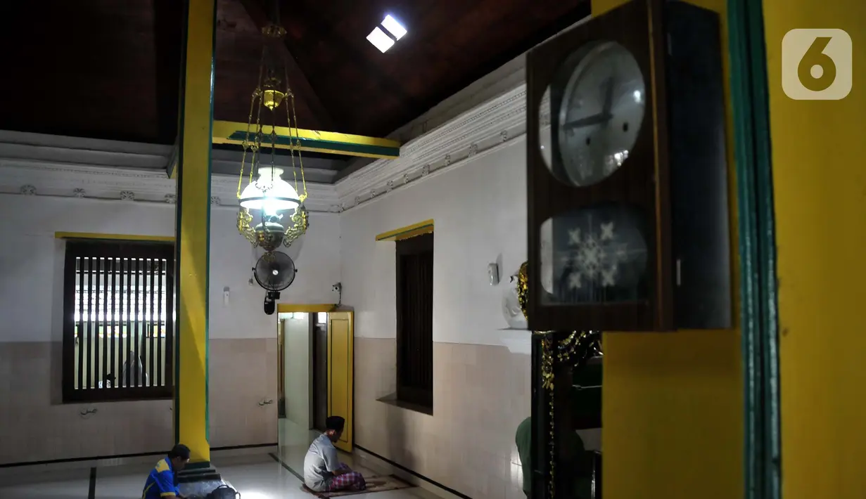 Pada tahun 1990, pengurus Masjid Sunan Kalijaga kembali melakukan pembangunan fisik meliputi tempat shalat dan tempat wudhu putri yang terpisah dengan pria. (merdeka.com/Iqbal S. Nugroho)
