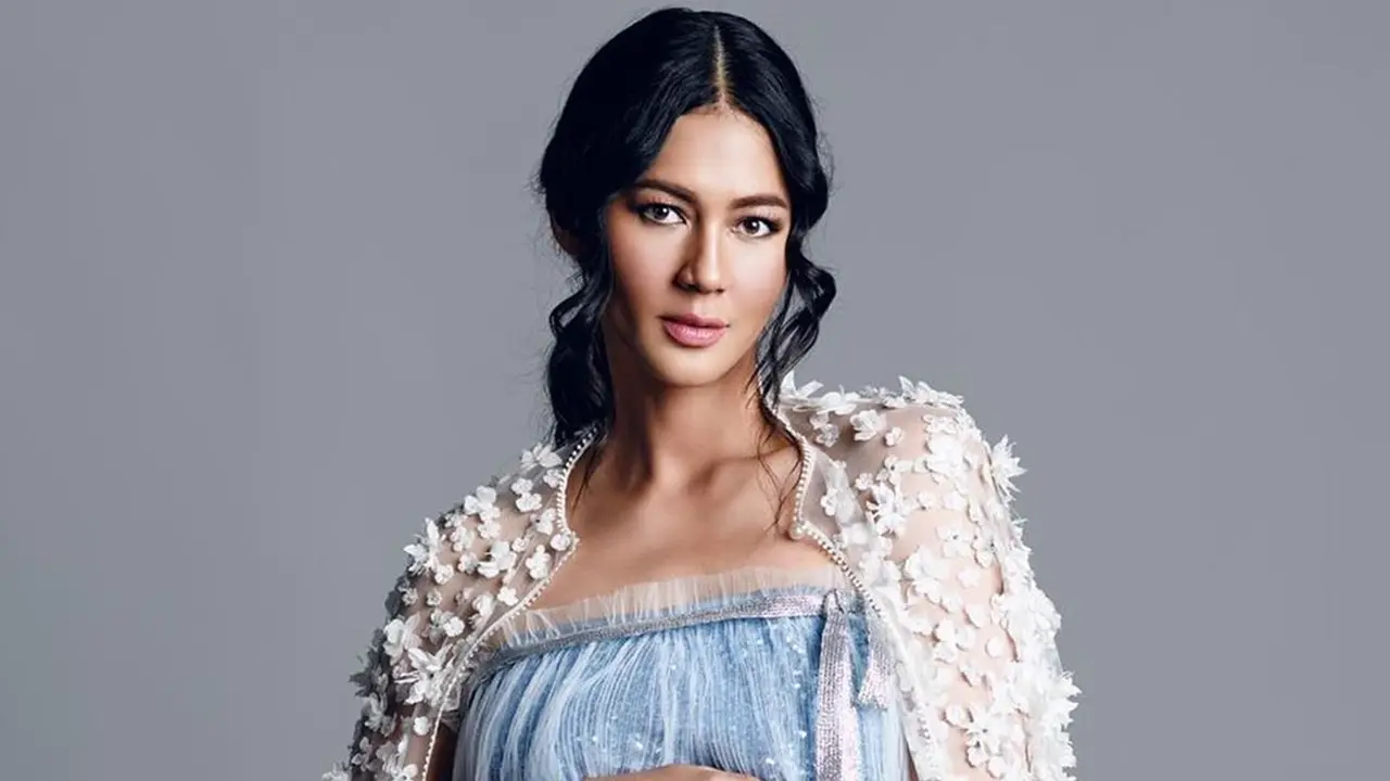 6 Pesona Maternity Shoot Paula Verhoeven, Cantik dengan Konsep Bunga