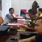 EKS Kepala Cabang Pembantu (Kacapem) Rumbai Bank Riau Kepri, Khairil Rusli, saat diperiksa Kejaksaan, Selasa, 6 Februari 2018, di Kejari Pekanbaru