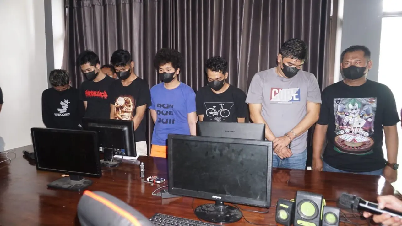 Penangkapan dan penggerebekan judi online di PurbaIingga, Jawa Tengah.