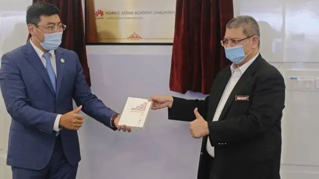 Global Analyst Summit. Dok: Huawei