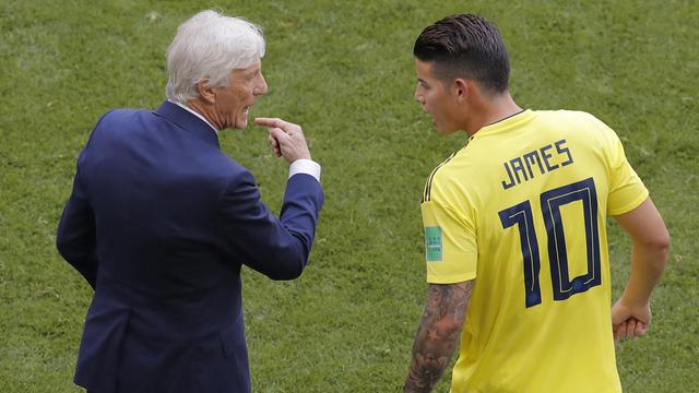 James Rodriguez berdiskusi dengan Jose Pekerman.