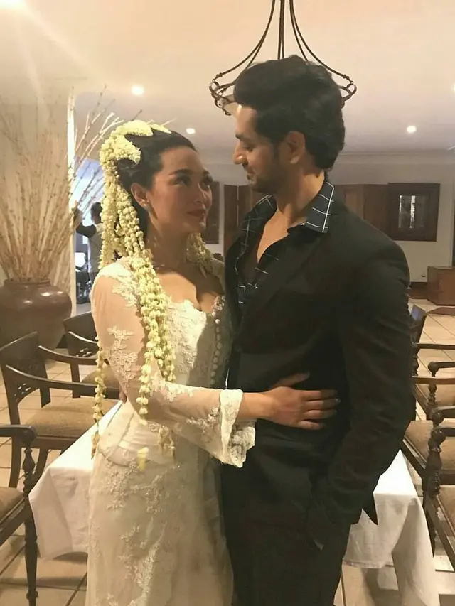 [Bintang] Zaskia Gotik dan Shakti Arora