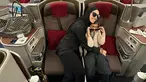 Melalui akun Instagram pribadinya, Vicky Alaydrus diketahui tengah berada di Tanah Suci untuk menjalani ibadah umrah. Sang putri juga terlihat ikut menemani dirinya. (Liputan6.com/IG/@vickyalaydrus)