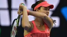 Petenis putri asal Serbia, Ana Ivanovic mengembalikan bola pukulan petenis AS, Madison Keys saat bertanding di Australia Open 2016 di Melbourne (23/1/2016). (AFP PHOTO/SAEED KHAN)