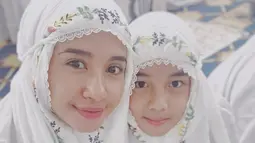 Bella kerap membagikan momennya bersama sang anak. Keduanya selalu terlihat kompak di berbagai kesempatan. Keduanya bahkan kerap disebut kakak beradik oleh netizen. (Liputan6.com/IG/laudyacynthiabella)