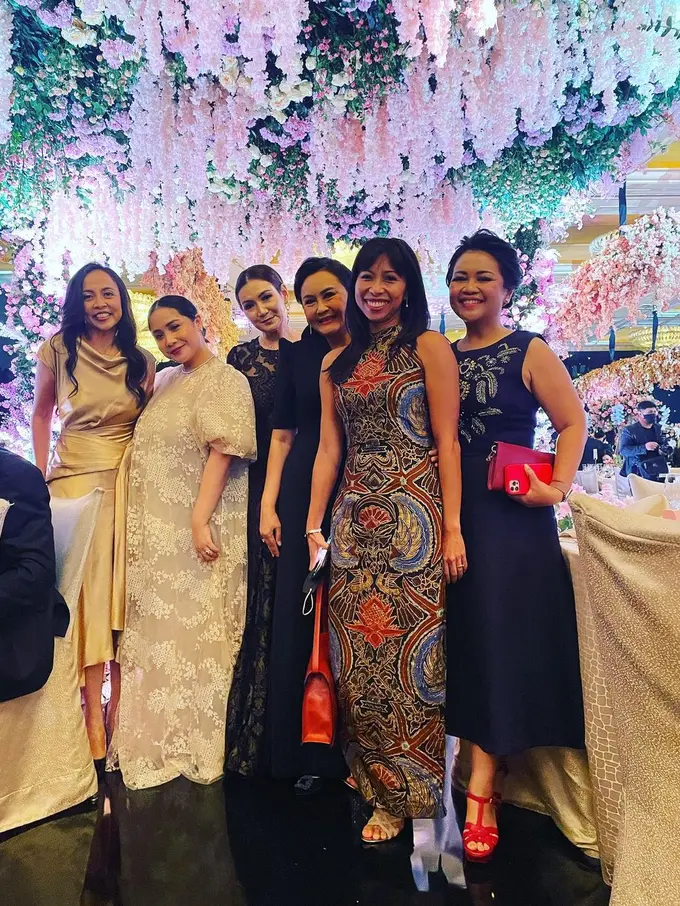 Nagita Slavina di resepsi pernikahan Putri Tanjung