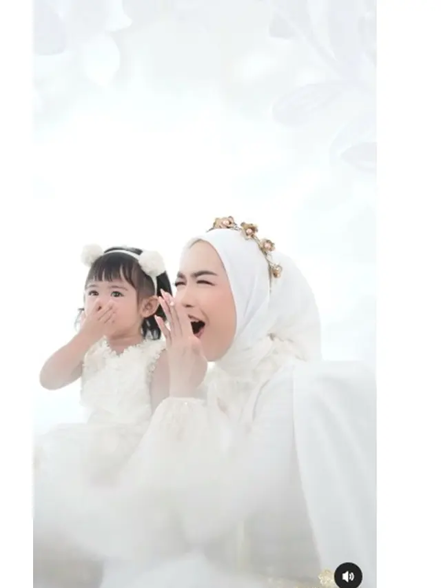 8 Gaya Pemotretan Terbaru Ria Ricis dan Baby Moana Tanpa Teuku Ryan Ini Curi Perhatian