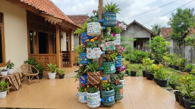 Inspirasi galon bekas menjadi pot bunga bertingkat yang unik dan hemat biaya model bertingkat melingkar
