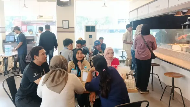 Suasana di dalam bakso Boedjangan New concept, Rabu, 29 Oktober 2025 (dok. Liputan6.com/faqih nuriman)