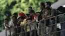 Sejumlah penonton menyaksikan Festival Akuatik Indonesia 2019 di Aquatic Center, Gelora Bung Karno, Jakarta, Kamis (25/4). FAI 2019 menjadi ajang untuk menyeleksi atlet jelang Olimpiade 2020. (Bola.com/Yoppy Renato)