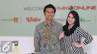 Bupati Trenggalek Emil Dardak bersama istrinya, Arumi Bachsin saat mengisi acara di Liputan6.com, Jakarta, Selasa (9/8/2016). (Liputan6.com/Herman Zakharia)