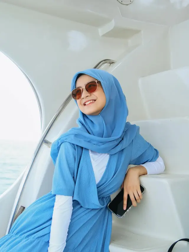 6 Potret Padu Padan Nashwa Zahira Pakai Baju Biru, Penampilan Stylish ala Gen Z