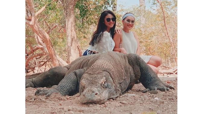 Seleb di Labuan Bajo (Sumber: Instagram/ayutingting92)