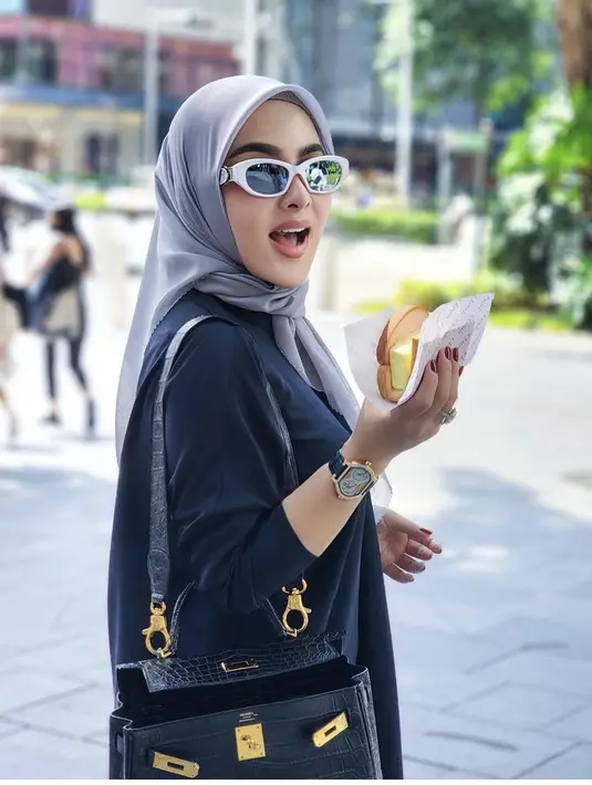 Gaya Terbaru Syahrini di Singapura yang sedang berulang tahun ke-40 tahun, Instagram @princessyahrini