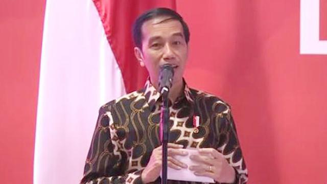 Rambut Jokowi Berantakan, Warganet Puji Perhatian Ibu Negara