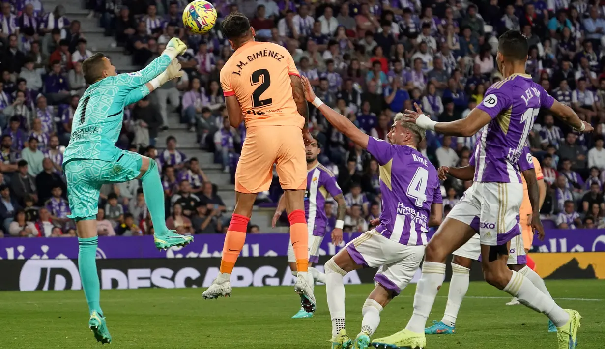 Atletico sekaligus memangkas ketertinggalan poin dari Real Madrid yang tengah berjuang mempertahankan posisi kedua d papan klasemen Liga Spanyol 2022-2023. (Photo by CESAR MANSO / AFP)