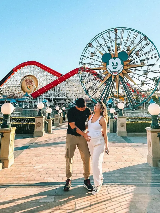 Suami Siaga, Ini 9 Potret Indra Priawan yang Selalu Dampingi Nikita Willy