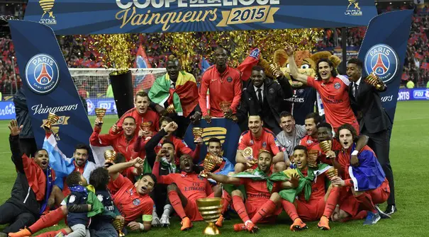 Pemain PSG rayakan juara setelah mengalahkan Bastia