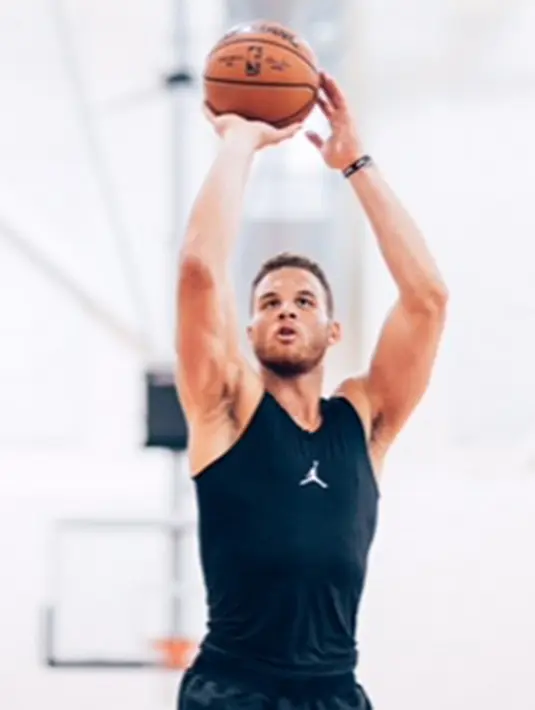 Melansir Ace Showbiz, seorang sumber mengatakan pada Hollywoodlife.com bahwa Kendall telah berpaling ke seorang atlet pemain basket setelah sebelumnya dikabarkan memiliki kedekatan dengan Rapper. (Instagram/blakegriffin)