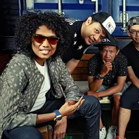 Bagi generasi tahun 90-an, pasti tidak asing dengan single 'Kau' ataupun 'MIRC' milik Paul dan kawan-kawan. Apalagi Paul yang mempunyai suara tinggi menjadi salah satu faktor grup ini diingat. (Andy Masela, Digital Imaging: Muhammad Iqbal /Bintang.com)