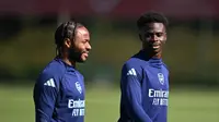 Raheem Sterling dan Bukayo Saka saat mengikuti sesi latihan bersama Arsenal. (dok. Arsenal)