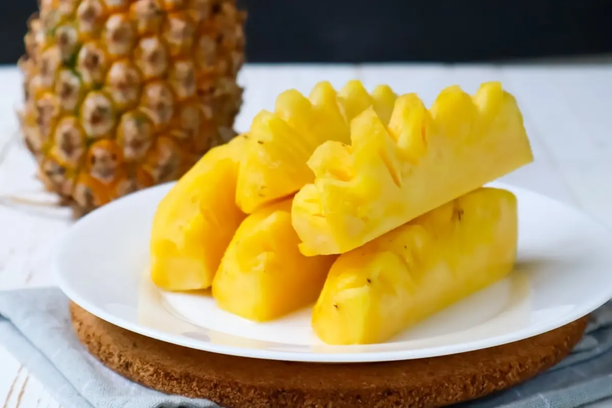 buah nanas kupas