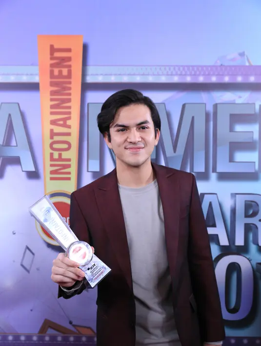 Untuk membawa pulang penghargaan tersebut, Rizky Nazar harus bersaing dengan aktor yang tak kalah memikat. Diantaranya Aliando Syarief, Al Ghazali, Angga Aldi dan Verrel Bramasta. (Adrian Putra/Bintang.com)