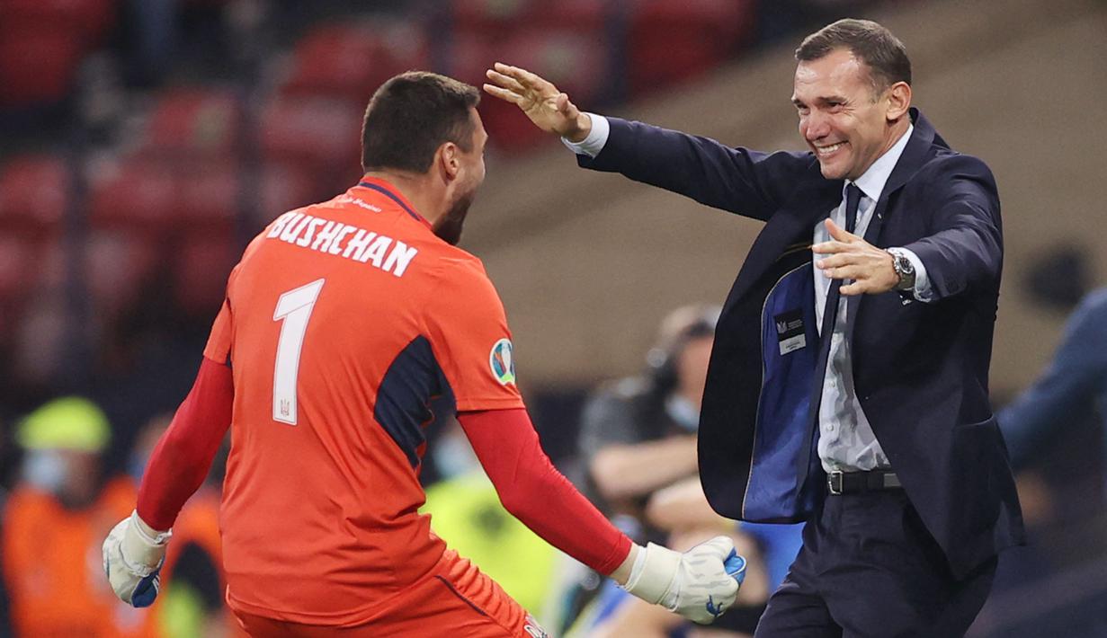 Saat menjadi pelatih, Shevchenko sukses mencetak sejarah bersama Timnas Ukraina dengan membawa anak asuhnya melaju ke perempat final Euro 2020 usai mengalahkan Swedia. (Foto: AFP/Lee Smith)