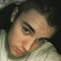 Solois muda Justin Bieber ternyata menyimpan alasan dibalik drinya memangkas rambut gimbalnya. Tak hanya dihujat penggemar, ternyata Justin memangkas rambutnya demi Selena. (instagramjustinbieber/Bintang.com)
