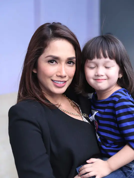 Ussy sempat panik dan meminta masukan dari pihak kepolisian mengenai kasus tersebut. Namun pemilik akun IPDA Rendy Juanda yang berprofesi sebagai polisi itu pun segera menutup akun facebooknya. (Nurwahyunan/Bintang.com)