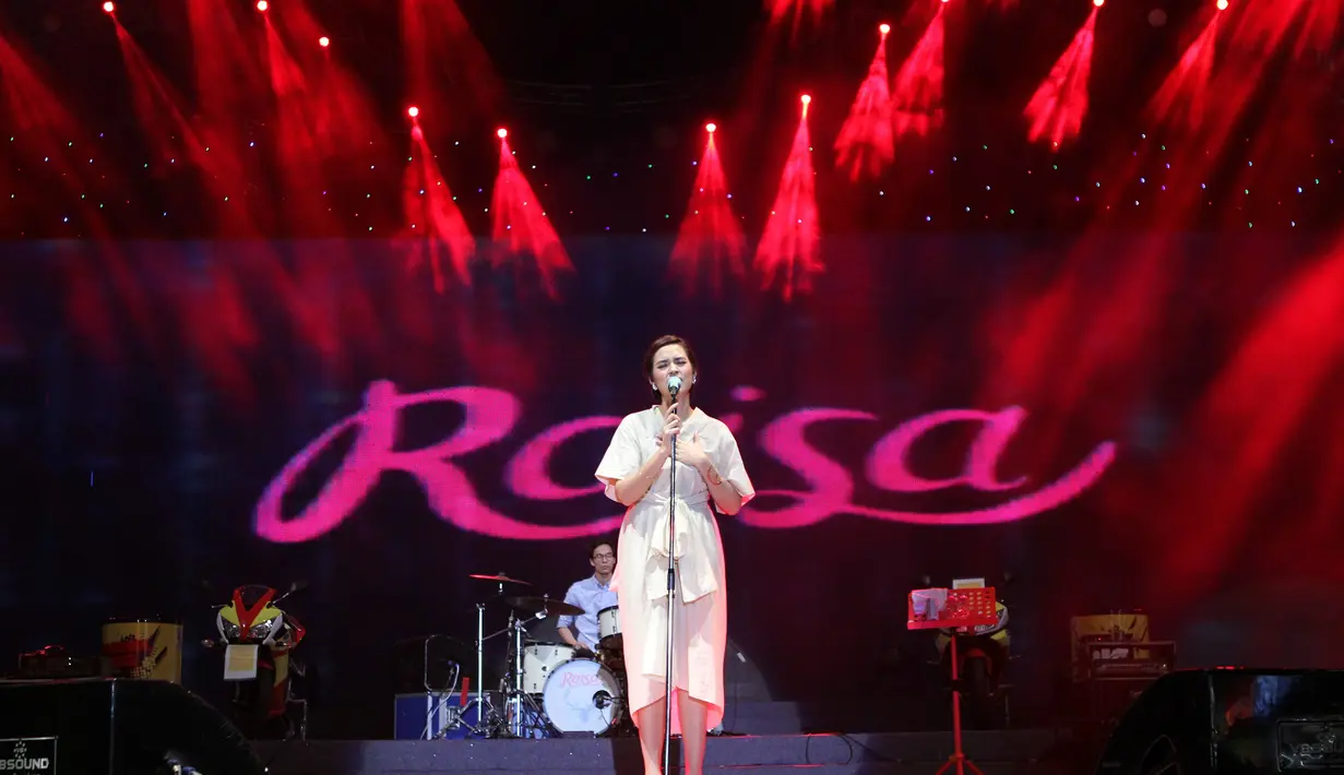 Raisa saat tampil di Jakarta Fair 2015. (Foto: Fathan Rangkuti/Bintang.com)