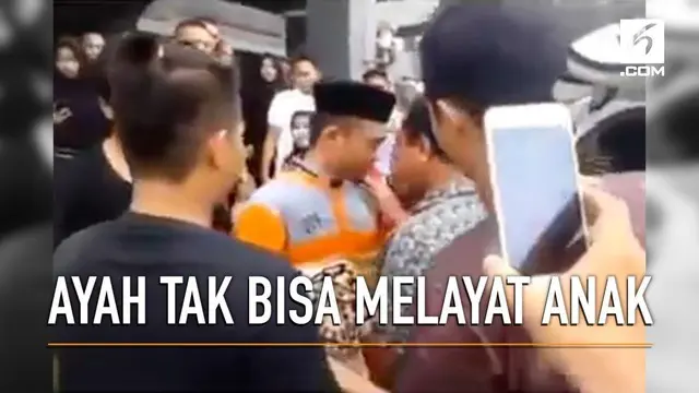 Seorang narapidana tak bisa melayat anaknya sendiri yang meninggal dunia. Alhasil pihak keluarga membawa jenazah ke lapas.