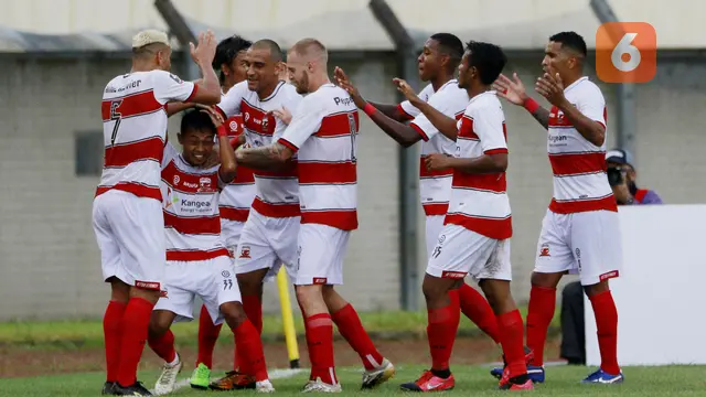 FOTO: Madura United Berbalik Unggul, Tumbangkan PSS Sleman 2-1 dalam Laga Grup C Piala Menpora 2021 - Mochamad Kevy; Tim Madura United