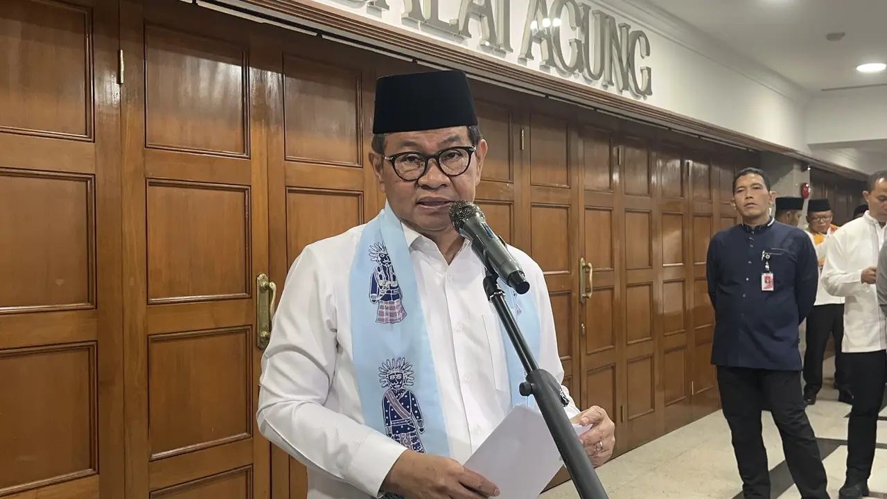 Gubernur Jakarta Pramono Anung Perintahkan Pangkas Pohon Rawan Tiap Hari