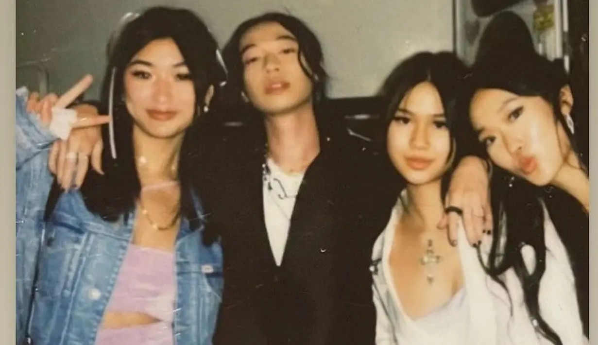 Keseruan tak hanya dirasakan oleh pengisi acara, tapi juga mereka yang datang untuk bersenang-senang. (Instagram @88rising)